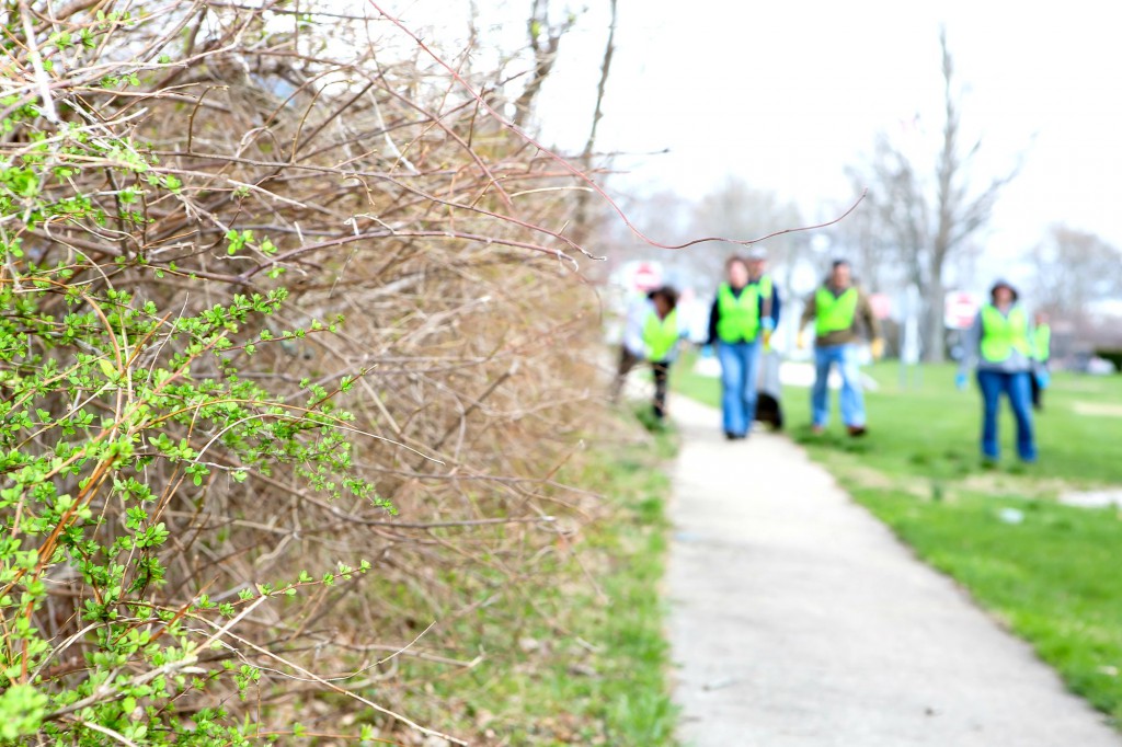 community cleanup S&S Worldwide