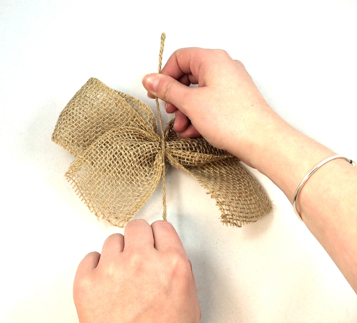 Easy Way to Make a Burlap Bow - Single Girl's DIY