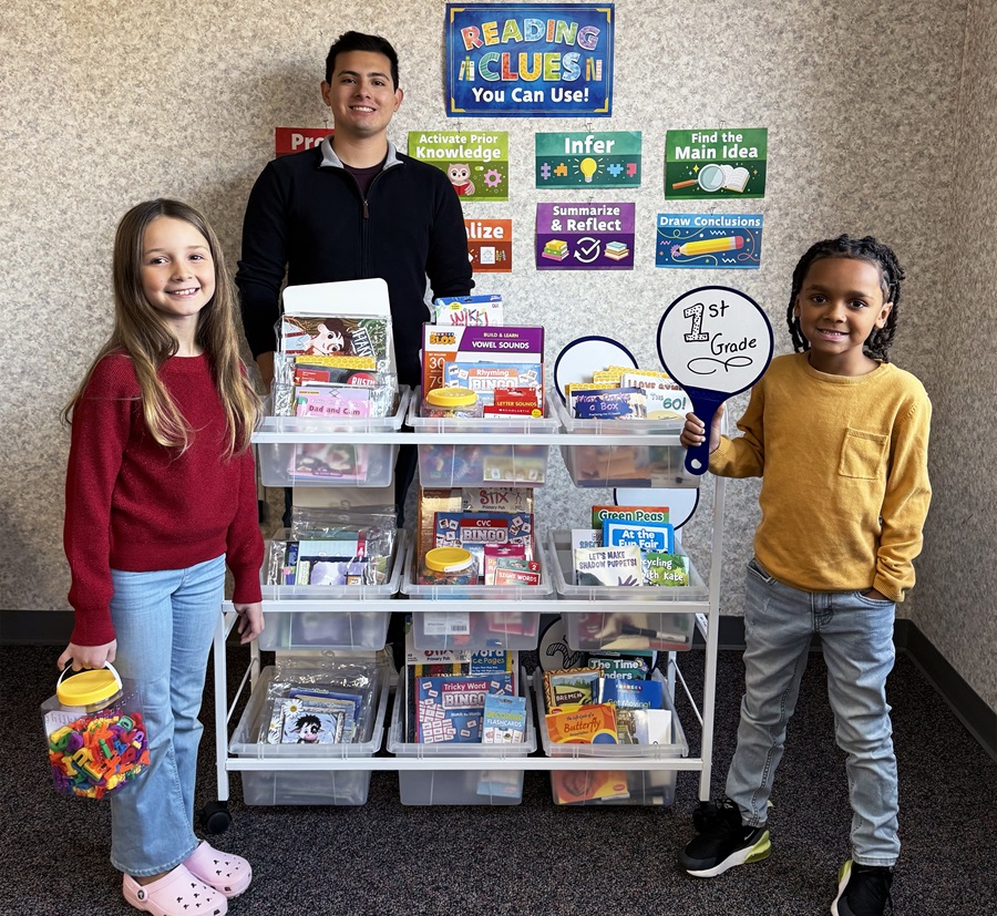 mobile literacy cart teacher